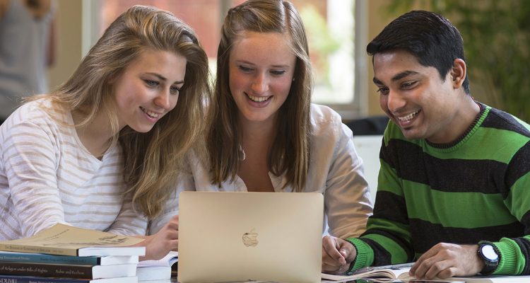 Uzaktan Eğitim Programları Gerçek Üniversite Programları